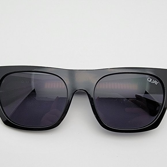 Quay Australia Something Extra Black Frame Smoke Grey Lens Sunglasses 54-16-140